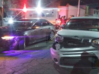 Conductor omite alto y provoca choque con cuantiosos daños en Altavista