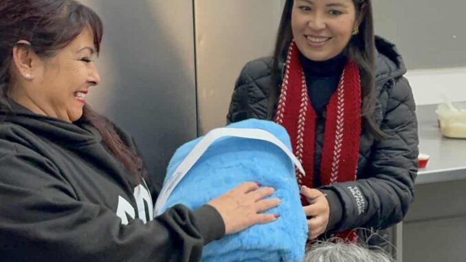 Con solidaridad y cercanía, Nancy “La China” Frías apoya a familias del Distrito 12