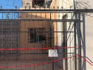 Confusión en cateo: ingresan a domicilio equivocado; era enfrente donde detienen a un hombre