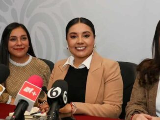 Inicia entrega de tarjetas de beca Rita Cetina Gutiérrez en secundarias