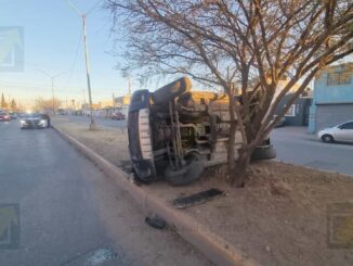 Choque y volcadura en la avenida Hidroeléctrica Chicoasén por omisión de alto