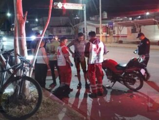 Motociclista y ciclista colisionan en calle SCT y calle 20