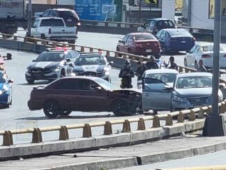 Choque múltiple en Juventud y Egipto deja tres vehículos afectados y caos vial