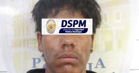 Municipales aseguran a joven con varias porciones de aparente cristal