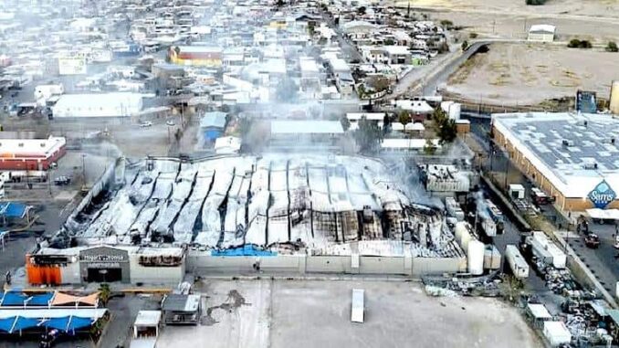 Así quedo el Walmart en Delicias; investigan causas del siniestro