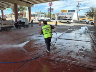 Limpia Municipio bajo puentes del Periférico de la Juventud