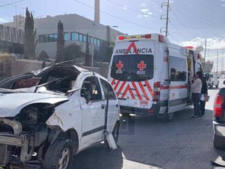 Taxista se queda dormido lo que ocasiona choque volcadura en la Juan Escutia