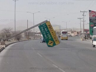 Fuertes vientos derriban bandera vial en el periférico R. Almada