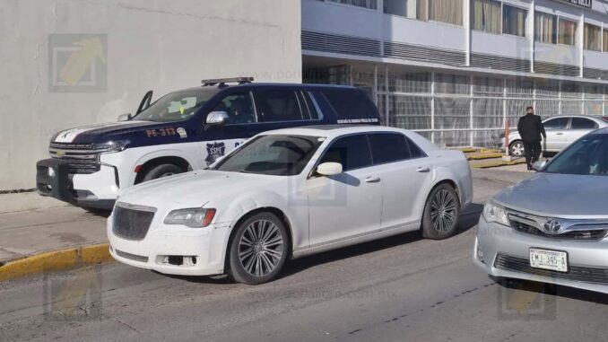 Aseguran vehículos y armas en operativo nocturno en la capital