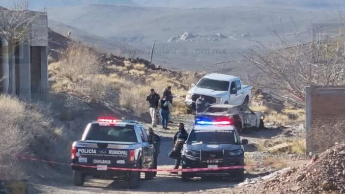 Hallan cuerpo calcinado en vehículo incendiado en Valle Dorado