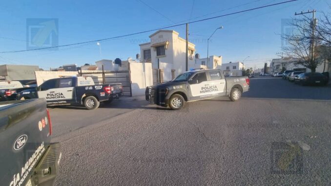 Moviliza a policías hombre intoxicado y golpeado en Urbi Villas del Rey