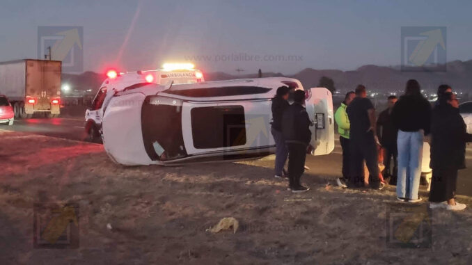 Choque y volcadura en la carretera Chihuahua-Juárez deja dos personas atendidas