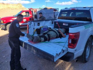 EE.UU. deportará a mujer migrante que fue empujada por ‘coyotes’ en el muro fronterizo