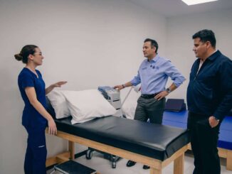 Inauguran nueva clínica del IMPAS en Punta Oriente; alcalde cumple