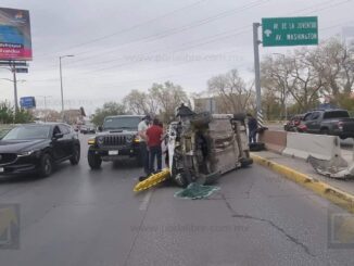 Dos mujeres quedan heridas tras choque volcadura en La Cantera; una de consideración