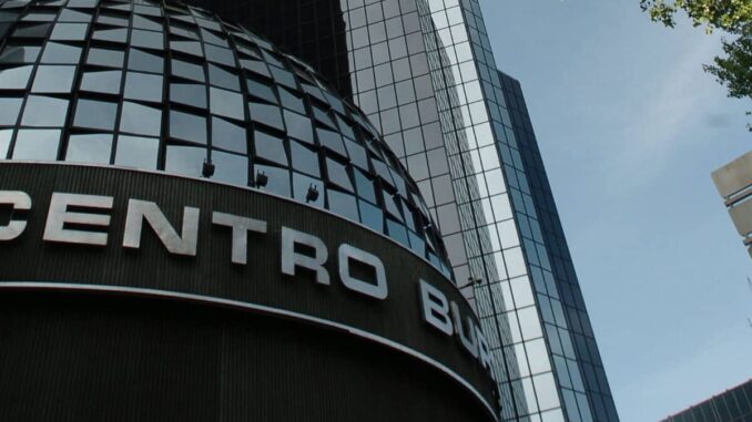 Bolsa Mexicana de Valores cae 1.2% en su apertura arrastrada por los aranceles de Trump