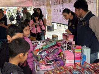 Intercambian juguetes bélicos por didácticos en campaña de desarme