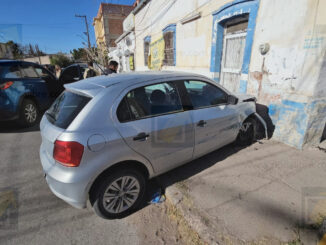 Choque en la Independencia deja a una mujer con lesiones leves tras omitir su alto
