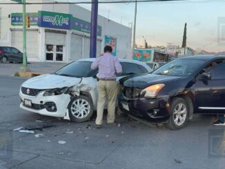 Choque entre dos vehículos provoca caos vial en la Juan Escutia
