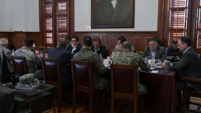 Revisan autoridades en Mesa de Seguridad tema de flujo migratorio