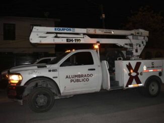 Reemplazan luminarias en calle Arroyo del Mimbre