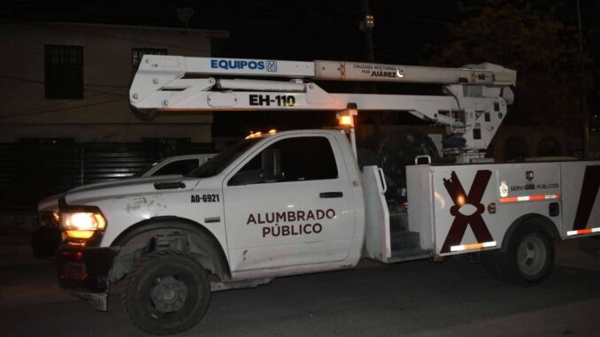 Reemplazan luminarias en calle Arroyo del Mimbre