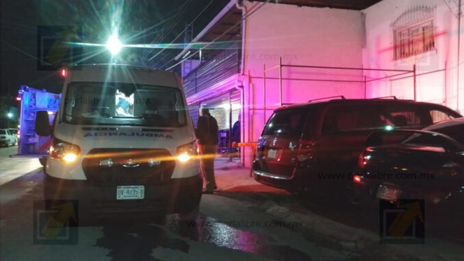 Hombre cae de andamio mientras trabajaba tiempo extra en una obra