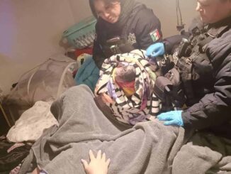 Apoya policías municipales a mujer que dio a luz en su vivienda