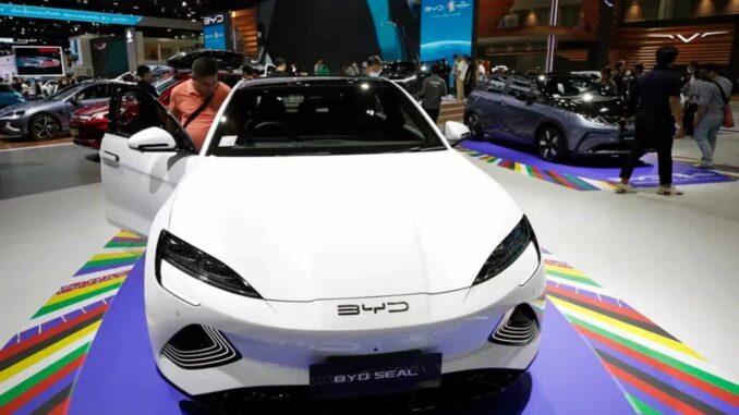 Sheinbaum afirma que inversión de automotriz china BYD en México «nunca fue formal»