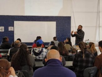 Instruyen a padres y madres de jóvenes de difícil conducta sobre prevención de la violencia sexual