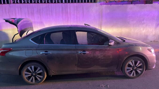 Recuperan vehículo robado, el hombre a bordo llevaba droga