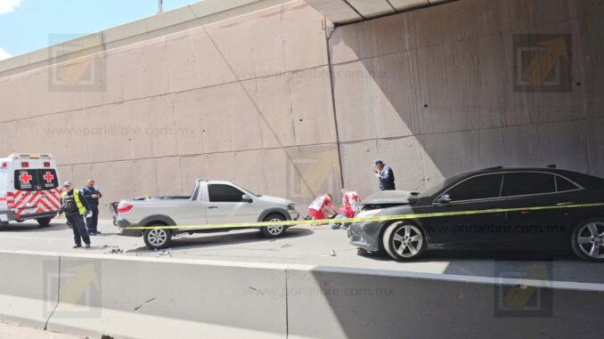 Accidente fatal en el Juventud: Joven muere tras ser impactado por un auto cuando revisaba su pickup