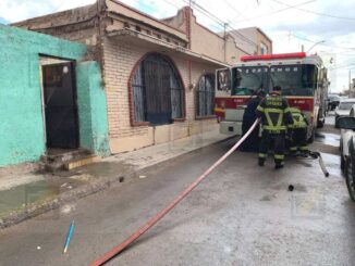 Incendio consume vivienda en la colonia Industrial