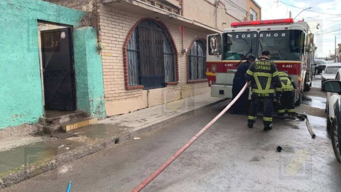 Incendio consume vivienda en la colonia Industrial