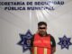 Arrestan a hombre que conducía una camioneta robada