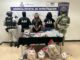 Detienen a mujer por posesión de drogas, armas de fuego, cartuchos y dinero