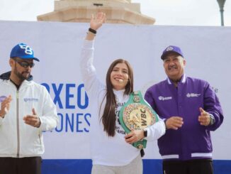 Participan miles de chihuahuenses en la Clase Nacional de Boxeo en la Plaza del Ángel