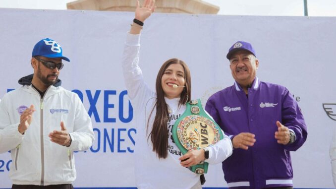Participan miles de chihuahuenses en la Clase Nacional de Boxeo en la Plaza del Ángel