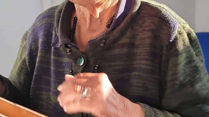 Solicitan apoyo de la comunidad para encontrar a la familia de mujer extraviada