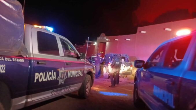 Atiende Policía Municipal reporte de daños a vehículo en las inmediaciones de un hotel; presumen ataque con postas