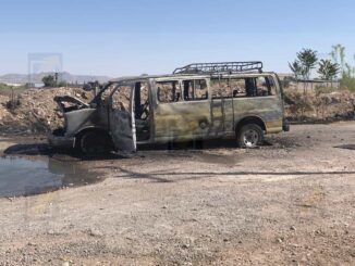 Camioneta recién reparada se calcina en Valles de Chihuahua