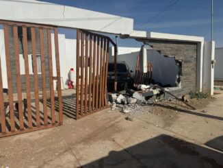 Conductor choca contra vivienda y se da a la fuga en la colonia Reforma