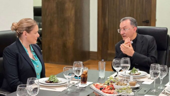 Maru Campos recibe visita de cortesía del nuncio apostólico en México, Monseñor Joseph Spitieri