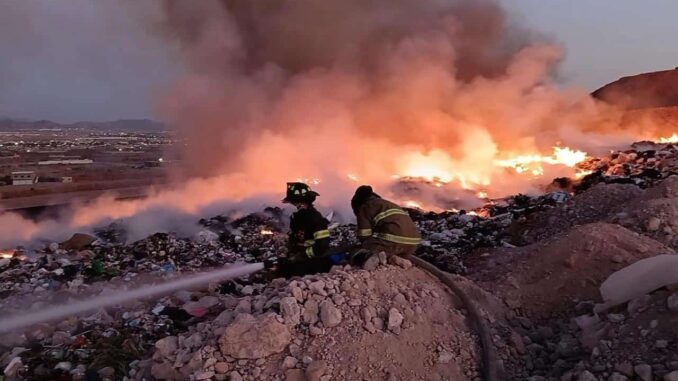 Trabaja Bomberos y personal del municipio en sofocar incendio en el Relleno Sanitario