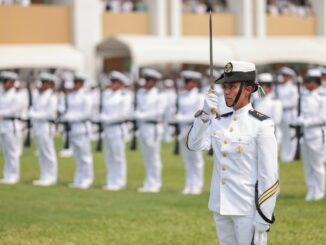 Cadetes de la Marina realizan la Jura de Bandera en Veracruz