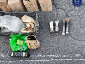 Aseguran arsenal abandonado tras enfrentamiento en la carretera Ojinaga – Aldama