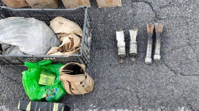 Aseguran arsenal abandonado tras enfrentamiento en la carretera Ojinaga – Aldama