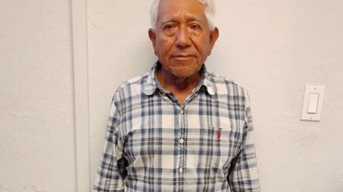 Buscan a familiares de hombre de 72 años extraviado
