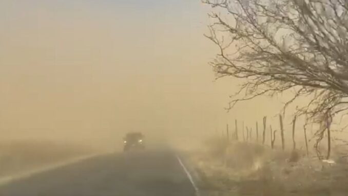 Prevalece pronóstico de fuertes vientos y posibilidad de formación de tolvaneras en tramos carreteros