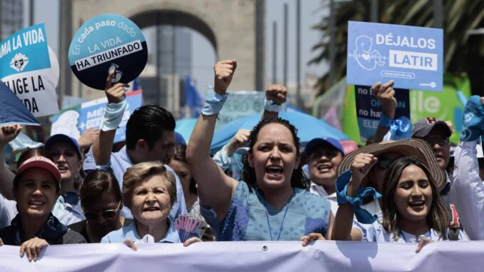 Marchan «por la vida» y en contra del aborto en CDMX